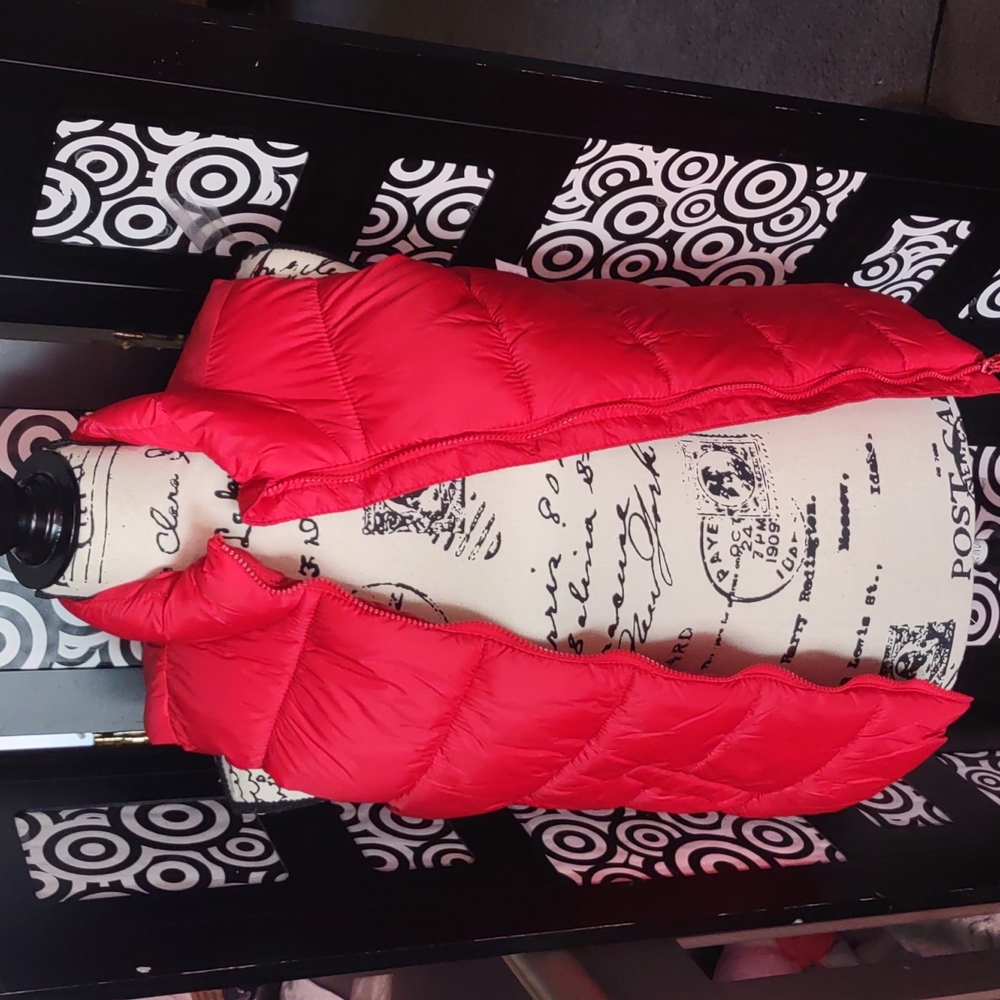 Brand New with tags girls size 14 puffy vest